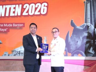 Ketua Umum BPD HIPMI Banten Rifky Hermiansyah bersama Kepala Dinas Perindustrian dan Perdagangan (Disperindag) Provinsi Banten Iwan Hermawan. Foto: ist