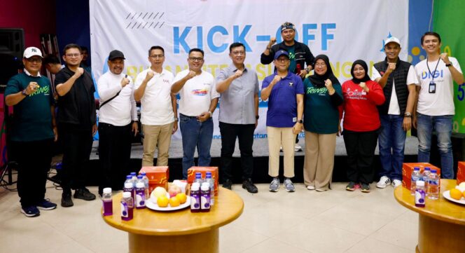 
 Kepala Kantor Cabang Tangerang Selatan Bank Banten, Eman Yuniantoro menghadiri Kick Off Bulan Literasi Keuangan yang digelar di Tangerang Selatan. Foto: ist