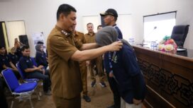 Sekretaris Daerah Deden Apriandhi Hartawan saat membuka pelatihan kepemimpinan dan pembentukan karakter bagi 50 pemuda dari berbagai organisasi kepemudaan serta perwakilan kabupaten dan kota se-Banten. Foto: ist