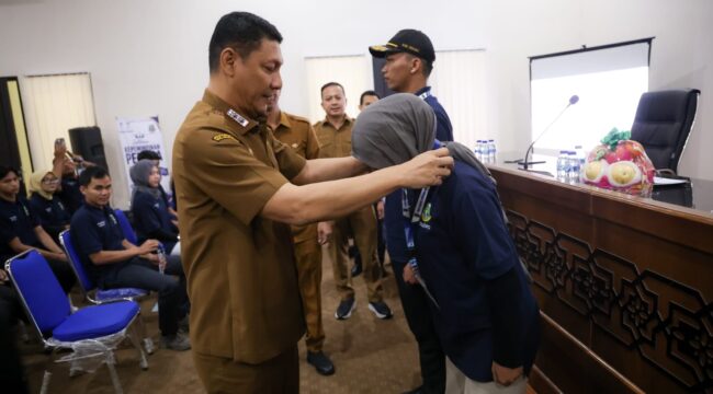 Sekretaris Daerah Deden Apriandhi Hartawan saat membuka pelatihan kepemimpinan dan pembentukan karakter bagi 50 pemuda dari berbagai organisasi kepemudaan serta perwakilan kabupaten dan kota se-Banten. Foto: ist