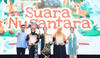 Gubernur Banten Andra Soni bersama Ibu Tinawati Andra Soni Saat menghadiri grand final Festival Storytelling Cerita Rakyat Suara Nusantara Banten di Pendopo Gubernur Banten, KP3B, Kota Serang. Foto: ist 