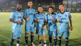 Gubernur Banten Andra Soni ikut meramaikan pertandingan persahabatan antara Persita Old Star melawan Wong Kudus Indonesia FC di Stadion Indomilk Arena, Kabupaten Tangerang. Foto: ist