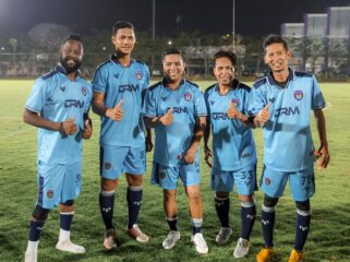 Gubernur Banten Andra Soni ikut meramaikan pertandingan persahabatan antara Persita Old Star melawan Wong Kudus Indonesia FC di Stadion Indomilk Arena, Kabupaten Tangerang. Foto: ist