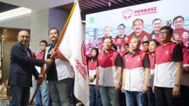 Ketua Umum Pengurus Provinsi (Pengprov) Perbasi Banten, Ahmed Zaki Iskandar saat melantik Pengurus Cabang Perbasi Kota Tangerang. Foto: ist