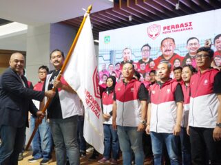 Ketua Umum Pengurus Provinsi (Pengprov) Perbasi Banten, Ahmed Zaki Iskandar saat melantik Pengurus Cabang Perbasi Kota Tangerang. Foto: ist