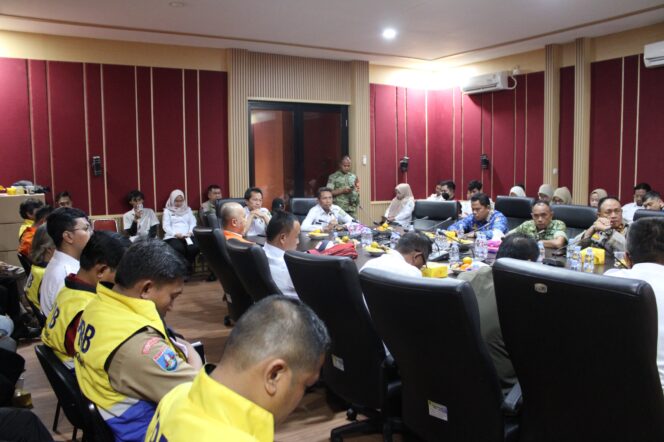 
 Kepala Pelaksana BPBD Kota Tangerang, Mahdiar saat membuka kegiatan peningkatan kapasitas Tim Reaksi Cepat (TRC) yang berlangsung di Aula BPBD Kota Tangerang,. Foto: TangerangPos 