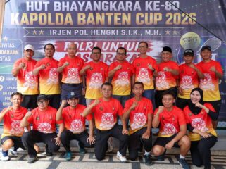 Gubernur Banten Andra Soni saat menghadiri pembukaan Kejuaraan Tenis Kapolda Banten Cup 2026 di Lapangan UH Tennis Center, Kota Serang. Foto: ist