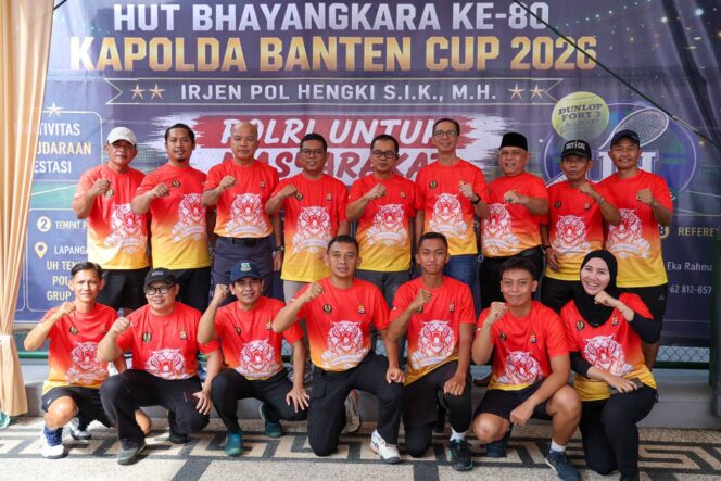 
 Gubernur Banten Andra Soni saat menghadiri pembukaan Kejuaraan Tenis Kapolda Banten Cup 2026 di Lapangan UH Tennis Center, Kota Serang. Foto: ist