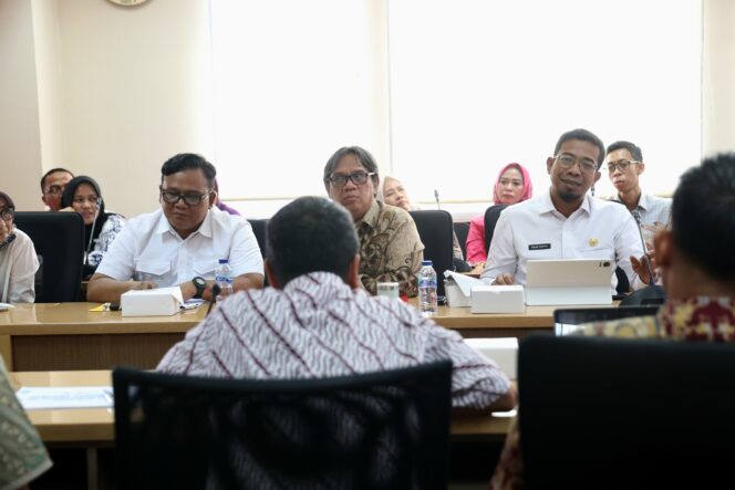
 Pemprov Banten Rapat Pembahasan usulan itu dilakukan bersama Direktur Jenderal Otonomi Daerah (Dirjen Otda) Kementerian Dalam Negeri (Kemendagri) Cheka Virgowansyah. Foto: 