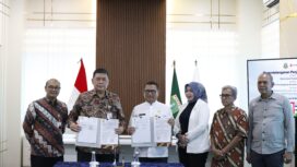 Penandatanganan Perjanjian Kerja Sama (PKS) antara Bank Banten dan Dinsos Banten terkait Penyaluran Bansos di Grha Bank Banten, Kota Serang. Foto: ist