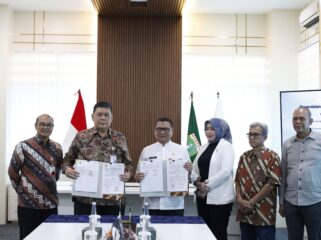 Penandatanganan Perjanjian Kerja Sama (PKS) antara Bank Banten dan Dinsos Banten terkait Penyaluran Bansos di Grha Bank Banten, Kota Serang. Foto: ist
