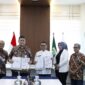 Penandatanganan Perjanjian Kerja Sama (PKS) antara Bank Banten dan Dinsos Banten terkait Penyaluran Bansos di Grha Bank Banten, Kota Serang. Foto: ist