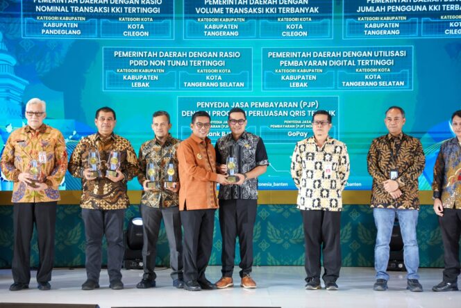 
 Gubernur Banten Andra Soni saat membuka Festival Shafara dan Digiwara 2026 di Bintaro Jaya XChange Mall. Foto: ist