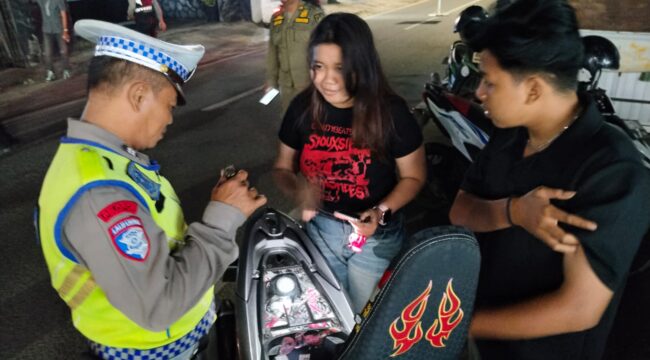 Polsek Karawaci, Polres Metro Tangerang Kota, rutin menggelar patroli malam bersama Trantib dan Pokdarkamtibmas. Foto: ist
