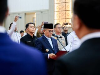 Gubernur Banten Andra Soni saat mengukuhkan Forum TJSKBLP Provinsi Banten masa bakti 2026–2030 di Pendopo Gubernur Banten, Kawasan Pusat Pemerintahan Provinsi Banten (KP3B), Curug, Kota Serang. Foto: ist