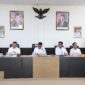 Gubernur Banten Andra Soni saat memimpin Rapat Koordinasi Pelayanan Jalan Tol Jakarta-Merak di Kantor Gubernur Banten, Kota Tangerang Selatan. Foto: ist