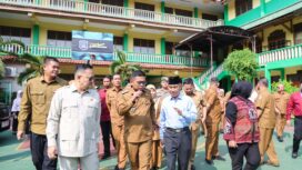 Gubernur Banten Andra Soni saat Kunjungan ke SMA PGRI 56 Ciputat, Kota Tangerang Selatan, Foto: ist