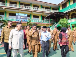 Gubernur Banten Andra Soni saat Kunjungan ke SMA PGRI 56 Ciputat, Kota Tangerang Selatan, Foto: ist