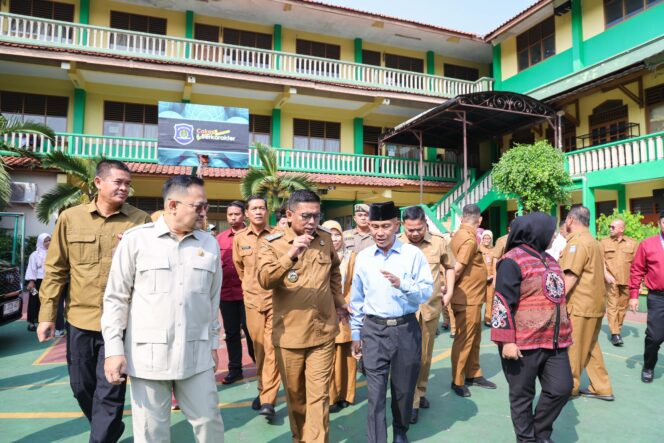 
 Gubernur Banten Andra Soni saat Kunjungan ke SMA PGRI 56 Ciputat, Kota Tangerang Selatan, Foto: ist