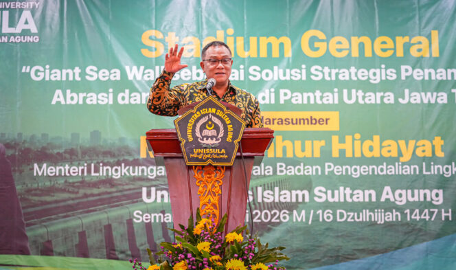 
 Menteri  Lingkungan Hidup Jumhur Hidayat saat memberikan Kuliah Umum di Universitas Islam Sultan Agung (Unissula). Foto: ist