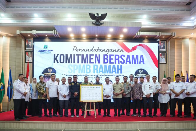 
 Penandatanganan Komitmen Bersama SPMB Ramah Tahun Ajaran 2026-2027 di Pendopo Gubernur, Kawasan Pusat Pemerintahan Provinsi Banten (KP3B) Curug, Kota Serang. Foto: ist