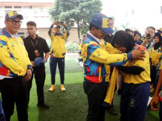 Wali Kota Tangerang Sachrudin dan Wakil Wali Kota Tangerang Maryono saat melepas Kontingen POPDA. Foto; ist