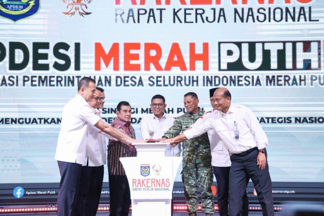 
 Gubernur Banten Andra Soni saat membuka Rapat Kerja Nasional (Rakernas) APDESI Merah Putih di Hotel Aston, Kota Serang. Foto: ist