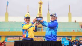 Gubernur banten Andra Soni saat membuka Pekan Olahraga Pelajar Daerah (Popda) XII dan Pekan Paralimpik Pelajar Daerah (Paperda) IX Provinsi Banten Tahun 2026 di Stadion Geger Cilegon, Kota Cilegon. Foto: Ist