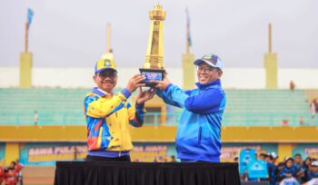 Gubernur banten Andra Soni saat membuka Pekan Olahraga Pelajar Daerah (Popda) XII dan Pekan Paralimpik Pelajar Daerah (Paperda) IX Provinsi Banten Tahun 2026 di Stadion Geger Cilegon, Kota Cilegon. Foto: Ist