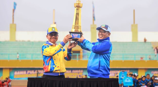Gubernur banten Andra Soni saat membuka Pekan Olahraga Pelajar Daerah (Popda) XII dan Pekan Paralimpik Pelajar Daerah (Paperda) IX Provinsi Banten Tahun 2026 di Stadion Geger Cilegon, Kota Cilegon. Foto: Ist