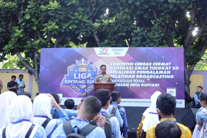 
 Wali Kota Tangerang Sachrudin saat menghadiri Audisi Cerdas Cermat Liga Bintang Juara yang diinisiasi oleh salah satu televisi swasta nasional dan digelar di Kumnamu School, Cibodas. Foto: ist