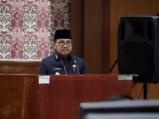 Wali Kota Tangerang, H. Sachrudin, didampingi Wakil Wali Kota, H. Maryono, saat menyampaikan penjelasan atas tiga Rancangan Peraturan Daerah (Raperda) dalam Sidang Paripurna DPRD Kota Tangerang. Foto: ist 