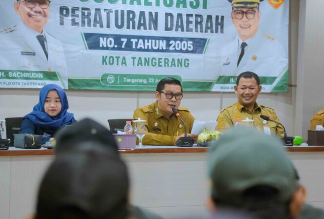 
 Wakil Wali Kota Tangerang, Maryono, saat membuka kegiatan Sosialisasi Peraturan Daerah Kota Tangerang yang digelar di Kantor Kecamatan Periuk. Foto: ist