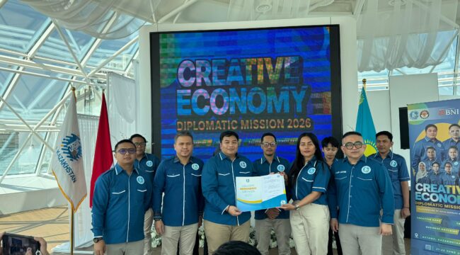 Ketua Umum DPP Gekrafs Kawendra Lukistian, Staf Khusus Presiden Kazakstan Abayeva Arailym, jajaran pengurus DPP Gekrafs, diaspora Indonesia, mahasiswa yang tergabung dalam Perhimpunan Pelajar Indonesia (PPI), pengusaha Kazakstan, komunitas kreatif Kazakstan. Foto: Ist