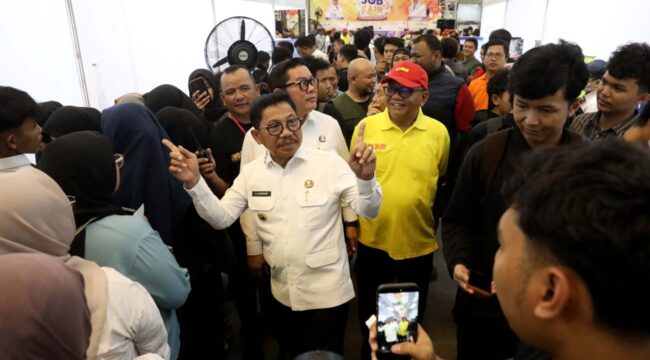 Wali Kota Tangerang, Sachrudin, saat membuka Job Fair Kota Tangerang 2026 yang dilaksanakan di Metropolis Mall Kota Tangerang. Foto: ist