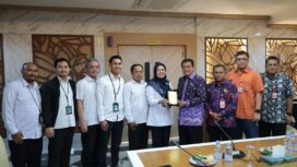 Bupati Tangerang Moch. Maesyal Rasyid menerima kunjungan tim Kementerian Kesehatan RI dan tim Rumah Sakit Jantung dan Pembuluh Darah Harapan Kita Jakarta dalam rangka pembahasan rencana pembangunan Klinik Jantung Harapan Kita di Kabupaten Tangerang. Foto: ist