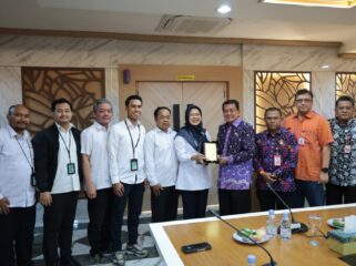 Bupati Tangerang Moch. Maesyal Rasyid menerima kunjungan tim Kementerian Kesehatan RI dan tim Rumah Sakit Jantung dan Pembuluh Darah Harapan Kita Jakarta dalam rangka pembahasan rencana pembangunan Klinik Jantung Harapan Kita di Kabupaten Tangerang. Foto: ist