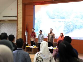 Wali Kota Tangerang Sachrudin saat membuka kegiatan Bimbingan Teknis (Bimtek) bagi Pelaku Usaha di Kota Tangerang yang berlangsung di Ruang Al Amanah, Gedung Pusat Pemerintahan Kota Tangerang. Foto: ist