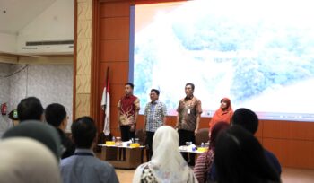 Wali Kota Tangerang Sachrudin saat membuka kegiatan Bimbingan Teknis (Bimtek) bagi Pelaku Usaha di Kota Tangerang yang berlangsung di Ruang Al Amanah, Gedung Pusat Pemerintahan Kota Tangerang. Foto: ist