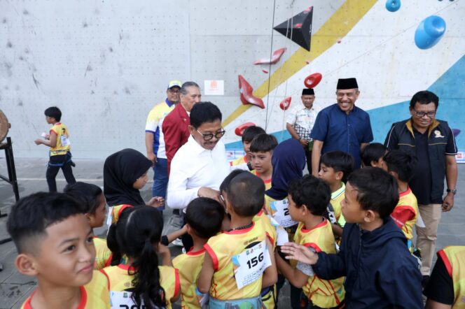 
 Wali Kota Tangerang Sachrudin saat membuka Series 1 Kejurnas Open Panjat Tebing Piala Wali Kota Tangerang Vol. 3 Tahun 2026. Foto: ist