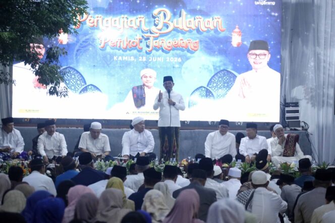 
 Wali Kota Tangerang Sachrudin saat menghadiri Pengajian Bulanan Pemerintah Kota (Pemkot) Tangerang bersama masyarakat yang dilaksanakan di kediamannya, Cipondoh. Foto: Ist