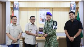 Gubernur Banten Andra Soni saat menerima silaturahmi Komandan Denpom III/4 Serang Letkol Cpm Dadang Dwi Saputro di Ruang Kerja Gubernur Banten, Kantor Gubernur Banten eks BBLKI, Kota Tangerang Selatan. Foto: ist