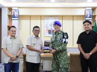 Gubernur Banten Andra Soni saat menerima silaturahmi Komandan Denpom III/4 Serang Letkol Cpm Dadang Dwi Saputro di Ruang Kerja Gubernur Banten, Kantor Gubernur Banten eks BBLKI, Kota Tangerang Selatan. Foto: ist