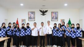 Gubernur Banten Andra Soni saat menerima audiensi jajaran Pengurus Provinsi (Pengprov) Federasi Hoki Indonesia Provinsi Banten di ruang kerjanya di kantor eks BLKI, Kecamatan Serpong Utara, Kota Tangerang Selatan. Foto: ist 