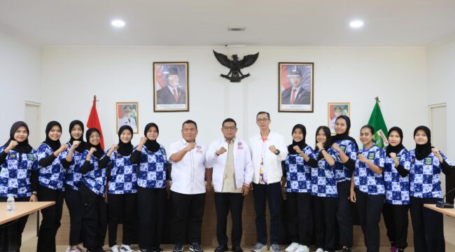 Gubernur Banten Andra Soni saat menerima audiensi jajaran Pengurus Provinsi (Pengprov) Federasi Hoki Indonesia Provinsi Banten di ruang kerjanya di kantor eks BLKI, Kecamatan Serpong Utara, Kota Tangerang Selatan. Foto: ist 