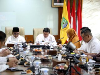 Wali Kota Tangerang Sachrudin dan Wakil Wali Kota Tangerang Maryono saat memimpin Rapat Umum Pemegang Saham (RUPS) PT. TNG. Foto: ist