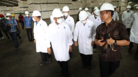Gubernur Banten Andra Soni saat melakukan kunjungan kerja ke PT Charoen Pokphand Indonesia (CPI) Feedmill Balaraja, Kabupaten Tangerang. Foto: ist