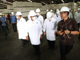 Gubernur Banten Andra Soni saat melakukan kunjungan kerja ke PT Charoen Pokphand Indonesia (CPI) Feedmill Balaraja, Kabupaten Tangerang. Foto: ist