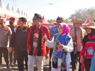 Anggota Komisi VI DPR RI Kawendra Lukistian atau yang akrab disapa Mas Kawe, saat  menghadiri puncak penyelenggaraan Segoro Topeng Kaliwungu 2026, signature event Kabupaten Lumajang. Foto: ist