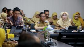 Kepala Bappeda Kota Tangerang Yeti Rohaeti mendampingi Sekda Kota Tangerang Herman Suwarman saat Sesi Wawancara bersama Bappenas. Foto: ist